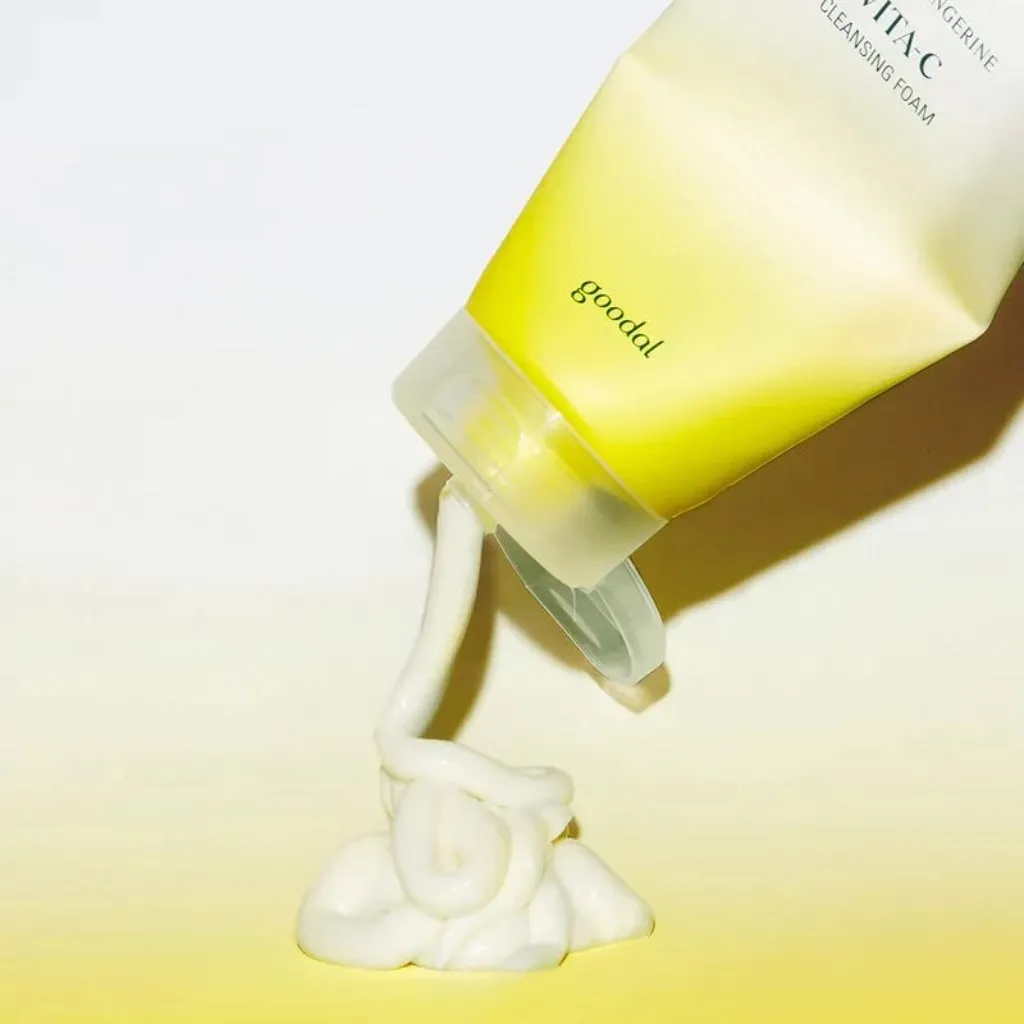 Green Tangerine Vita C Cleansing Foam [150ml] - Image 3